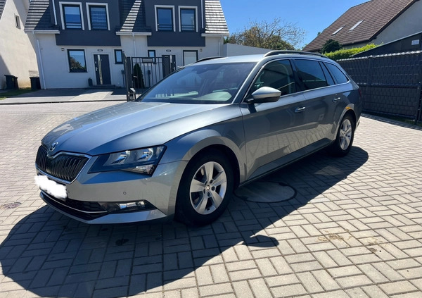 Skoda Superb cena 57900 przebieg: 177900, rok produkcji 2018 z Szczecin małe 37